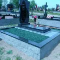 Благоустройство фундаментом из бессерных блоков могилы на кладбище