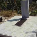 Благоустройство тротуарной плиткой могилы на кладбище