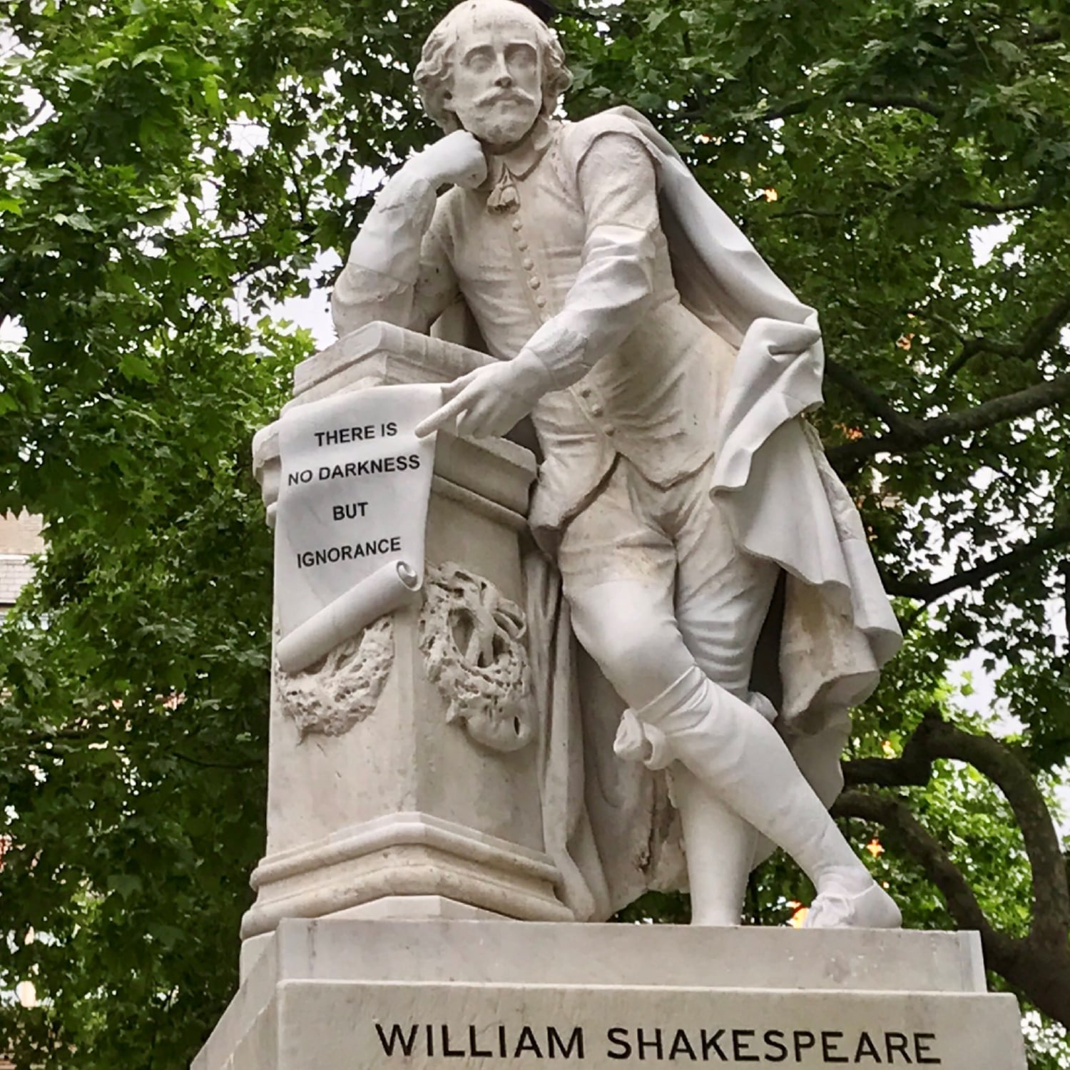 памятник шекспиру